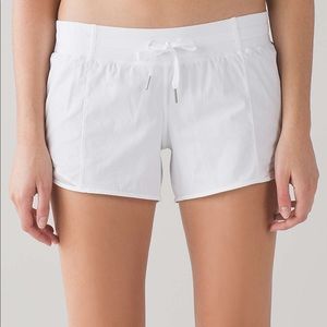 Lululemon Hotty Hot shorts size 6 tall